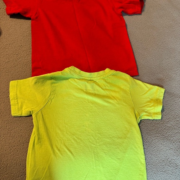 Size 2T Sesame Street Lot - Long sleeve Elmo full zip hoodie and two T-shirts - Picture 3 of 9